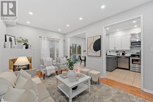 23 Barnwood Drive, Richmond Hill (Oak Ridges Lake Wilcox), ON - Indoor Photo Showing Living Room