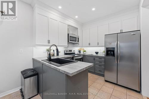 23 Barnwood Drive, Richmond Hill (Oak Ridges Lake Wilcox), ON - Indoor Photo Showing Kitchen With Upgraded Kitchen