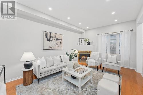 23 Barnwood Drive, Richmond Hill (Oak Ridges Lake Wilcox), ON - Indoor Photo Showing Living Room With Fireplace