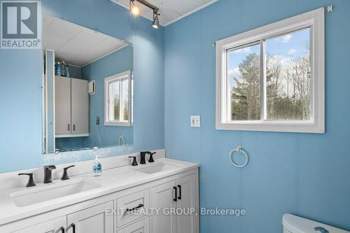 50 Denison Drive, Addington Highlands, ON - Indoor Photo Showing Bathroom