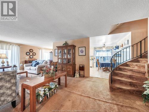 1219 Nottingham, Kingsville, ON - Indoor Photo Showing Living Room