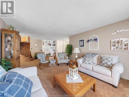 1219 Nottingham, Kingsville, ON - Indoor Photo Showing Living Room