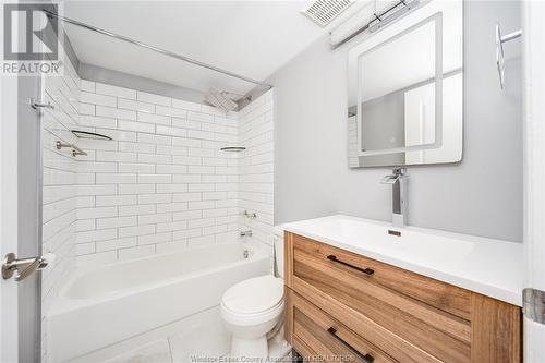 1219 Monmouth, Windsor, ON - Indoor Photo Showing Bathroom