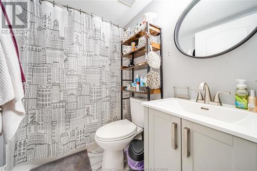 1219 Monmouth, Windsor, ON - Indoor Photo Showing Bathroom