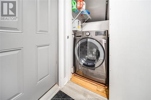 1219 Monmouth, Windsor, ON - Indoor Photo Showing Laundry Room