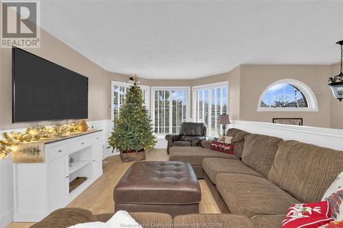 188 Mousseau Crescent, Lakeshore, ON - Indoor Photo Showing Living Room