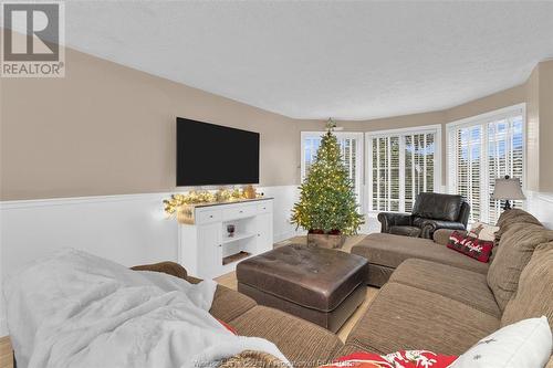 188 Mousseau Crescent, Lakeshore, ON - Indoor Photo Showing Living Room