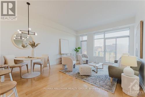 Ph13 - 205 Bolton Street, Ottawa, ON - Indoor Photo Showing Living Room