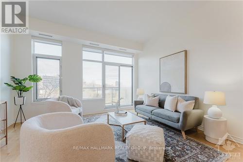 Ph13 - 205 Bolton Street, Ottawa, ON - Indoor Photo Showing Living Room