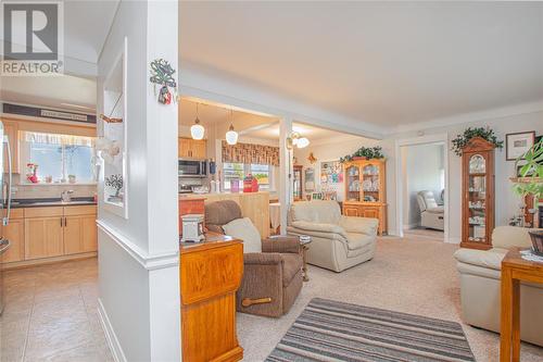 1820 Churchill Line, Sarnia, ON - Indoor Photo Showing Living Room