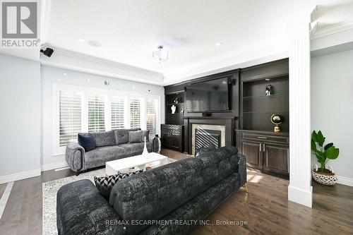 30 Ascoli Drive, Hamilton, ON - Indoor Photo Showing Living Room