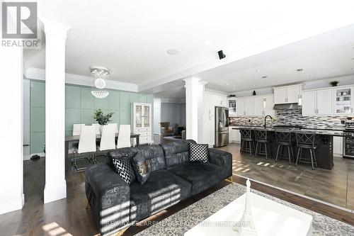 30 Ascoli Drive, Hamilton, ON - Indoor Photo Showing Living Room