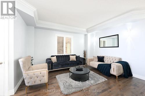 30 Ascoli Drive, Hamilton, ON - Indoor Photo Showing Living Room