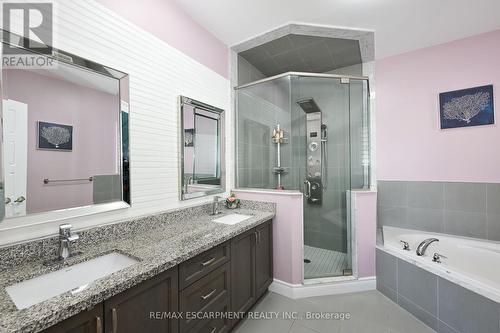 30 Ascoli Drive, Hamilton, ON - Indoor Photo Showing Bathroom