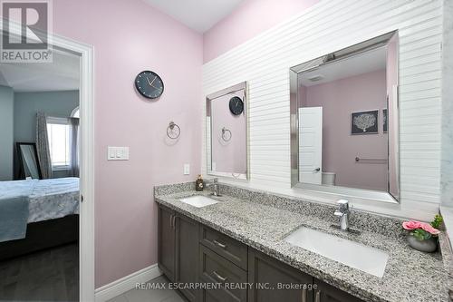 30 Ascoli Drive, Hamilton, ON - Indoor Photo Showing Bathroom