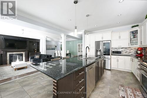 30 Ascoli Drive, Hamilton, ON - Indoor Photo Showing Kitchen With Stainless Steel Kitchen With Double Sink With Upgraded Kitchen