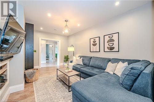 7 Alexandra Street, Guelph, ON - Indoor Photo Showing Living Room