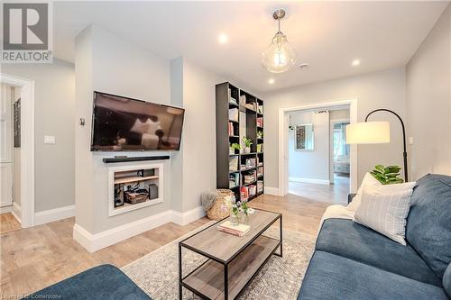 7 Alexandra Street, Guelph, ON - Indoor Photo Showing Living Room