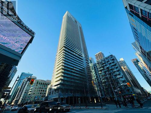 714 - 300 Front Street W, Toronto, ON - Outdoor With Facade