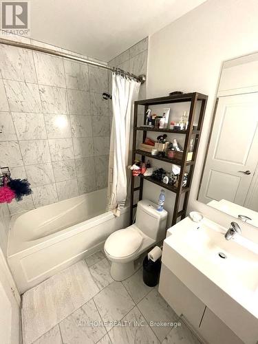 3710 - 8 The Esplanade Street, Toronto, ON - Indoor Photo Showing Bathroom