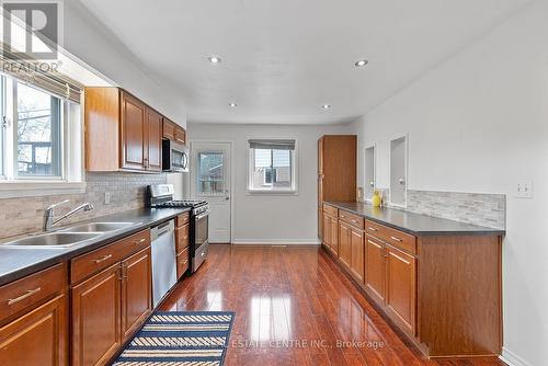 383 Durham Court, Oshawa, ON - Indoor Photo Showing Kitchen With Double Sink