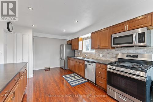 383 Durham Court, Oshawa, ON - Indoor Photo Showing Kitchen With Double Sink