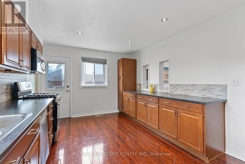 383 Durham Court, Oshawa, ON - Indoor Photo Showing Kitchen