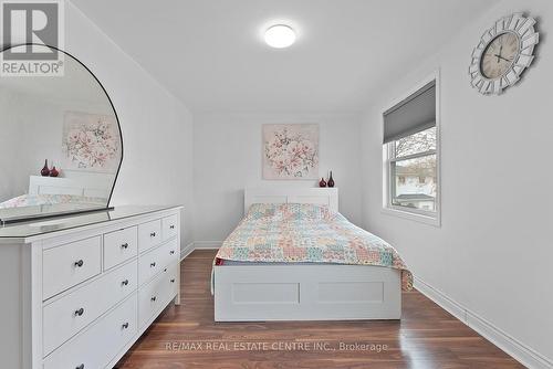 383 Durham Court, Oshawa, ON - Indoor Photo Showing Bedroom