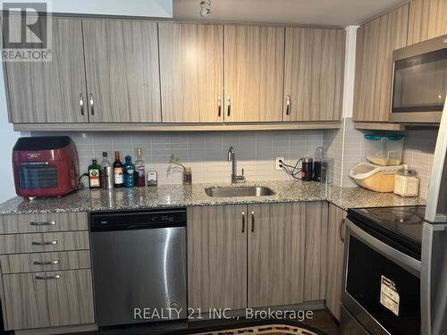 519 - 30 Meadowglen Place E, Toronto, ON - Indoor Photo Showing Kitchen