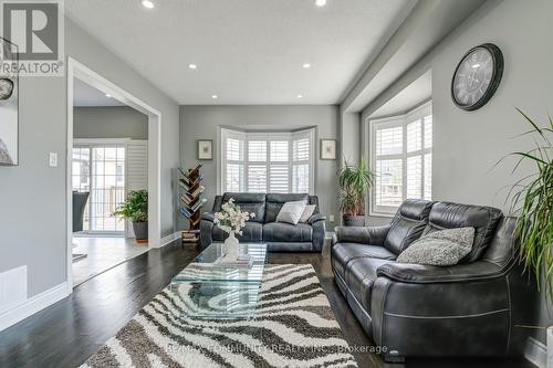 100 Leney Street, Ajax, ON - Indoor Photo Showing Living Room