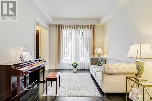 141 Annsleywood Court, Vaughan, ON - Indoor Photo Showing Living Room