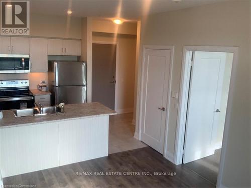 226 - 16 Concord Place, Grimsby, ON - Indoor Photo Showing Kitchen