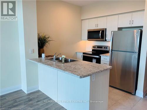 226 - 16 Concord Place, Grimsby, ON - Indoor Photo Showing Kitchen