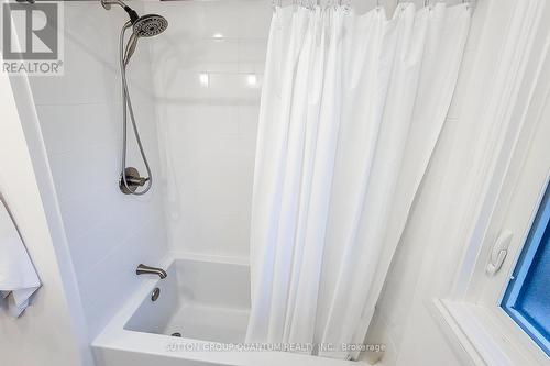 #Main - 149 Oneida Boulevard, Hamilton, ON - Indoor Photo Showing Bathroom