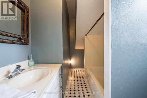 53 Tuxedo Avenue S, Hamilton, ON - Indoor Photo Showing Bathroom