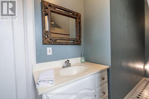 53 Tuxedo Avenue S, Hamilton, ON - Indoor Photo Showing Bathroom