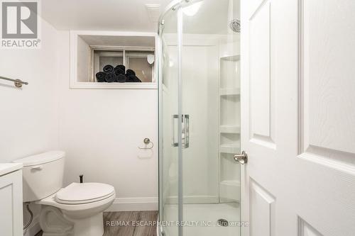 53 Tuxedo Avenue S, Hamilton, ON - Indoor Photo Showing Bathroom