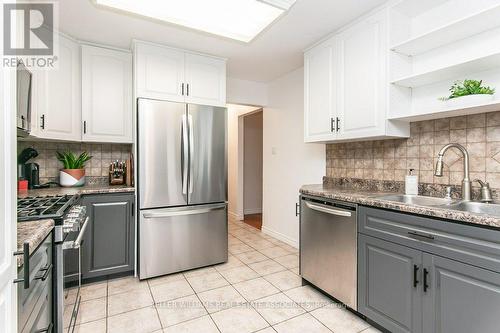 243 Highview Drive, Kitchener, ON - Indoor Photo Showing Kitchen