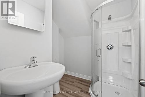 88 First Street, Welland (773 - Lincoln/Crowland), ON - Indoor Photo Showing Bathroom