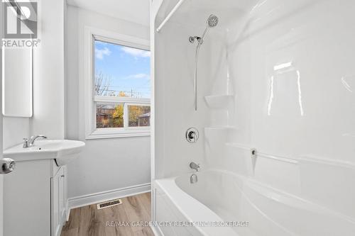 88 First Street, Welland (773 - Lincoln/Crowland), ON - Indoor Photo Showing Bathroom