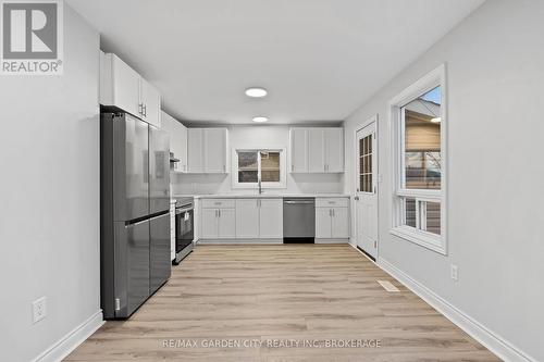 88 First Street, Welland (773 - Lincoln/Crowland), ON - Indoor Photo Showing Kitchen