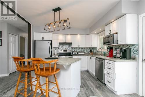 7 Front Street, South Bruce Peninsula, ON - Indoor Photo Showing Kitchen