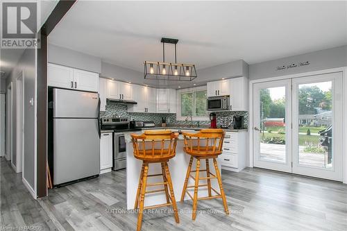 7 Front Street, South Bruce Peninsula, ON - Indoor Photo Showing Kitchen