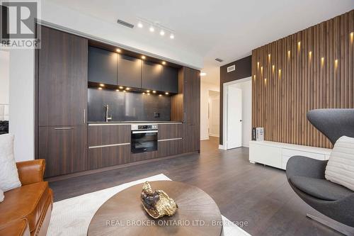 3206 - 15 Mercer Street, Toronto, ON - Indoor Photo Showing Living Room