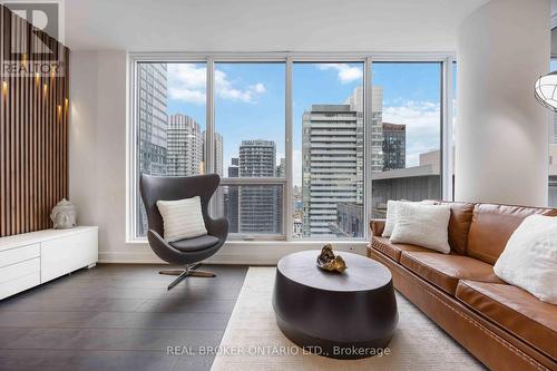 3206 - 15 Mercer Street, Toronto, ON - Indoor Photo Showing Living Room