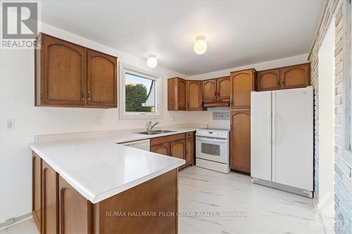 1763 Calumet Lane, Ottawa, ON - Indoor Photo Showing Kitchen With Double Sink