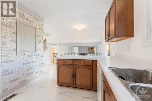 1763 Calumet Lane, Orleans - Convent Glen And Area (2006 - Convent Glen South), ON - Indoor Photo Showing Kitchen With Double Sink