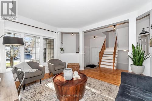 1589 Rumford Drive, Ottawa, ON - Indoor Photo Showing Living Room