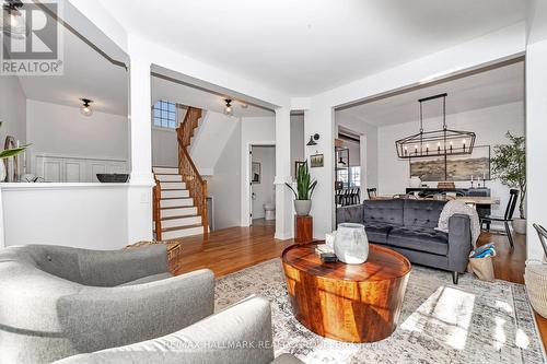 1589 Rumford Drive, Ottawa, ON - Indoor Photo Showing Living Room