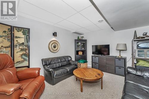 1589 Rumford Drive, Ottawa, ON - Indoor Photo Showing Living Room